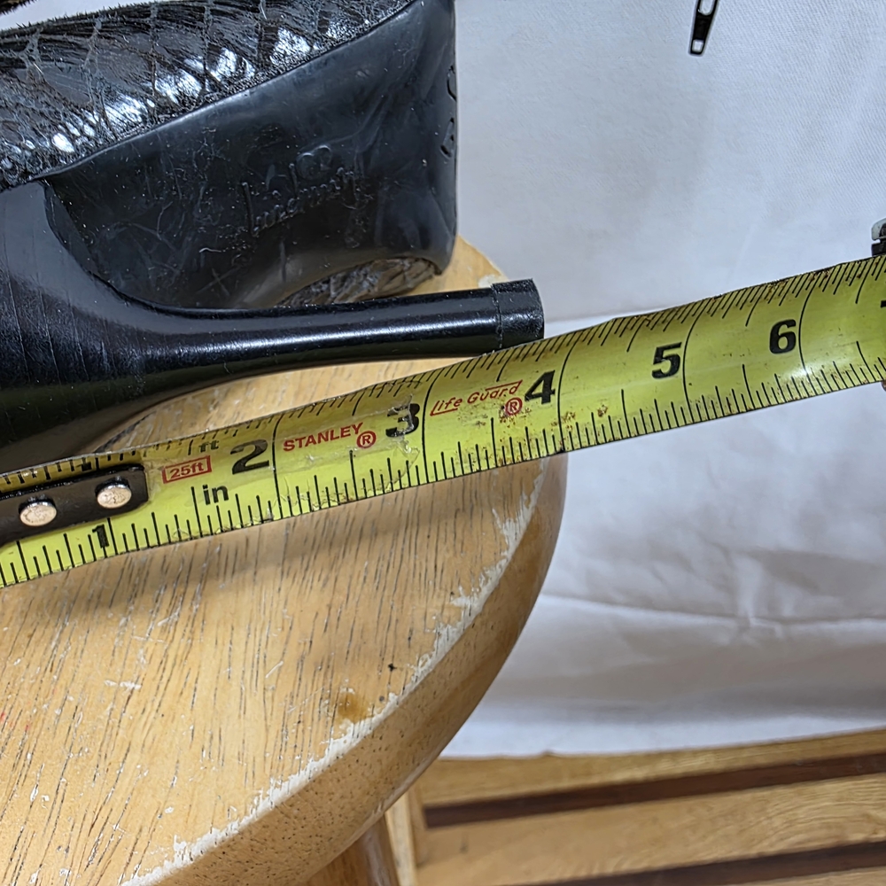 Elegant Black Croc-Embossed Knee-High Boots - Picture 3 of 9